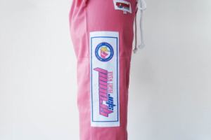 ズボンの右側面のパッチ