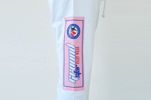ズボンの右側面のパッチ