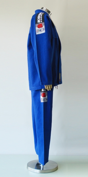 右側から