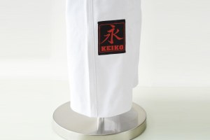 右足の裾のパッチ