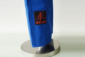 右足の裾のパッチ