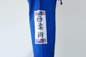 ズボンの右側面のパッチ