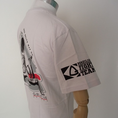 Gracie Sports 公式オレンジＴシャツ（右側）