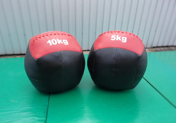 ビッグソフトウォールボール5kgと10kg横から